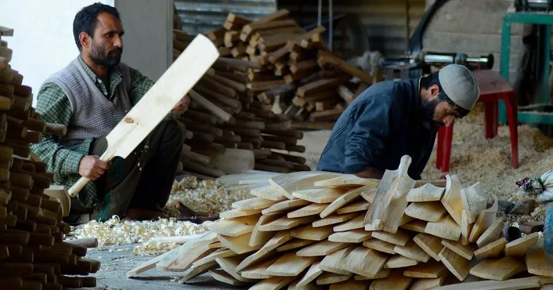 Kashmir-Bat-Industry