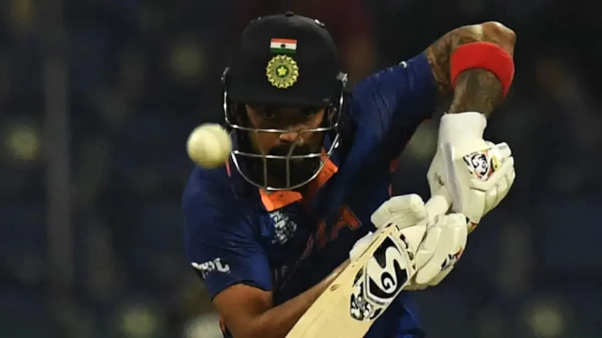 KL Rahul got out after scoring 12 runs