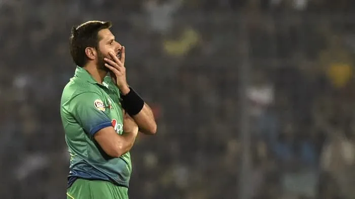 shahid afridi tests covid-19 positive 