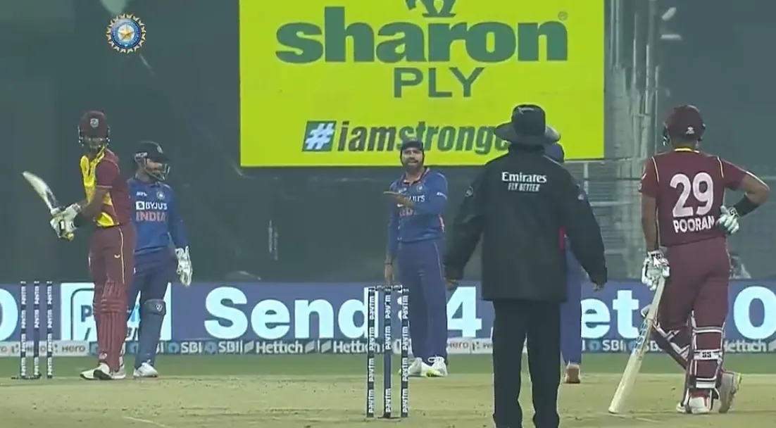  Virat Kohli Convinces Rohit Sharma To take DRS Video
