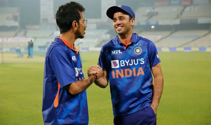 IND vs WI- Yuzvendra Chahal ने डेब्यू स्टार Ravi Bishnoi से पूछा- भारत के लिए खेलना सपना था या मुझसे कैप लेना, Video में देखें- मजेदार जवाब