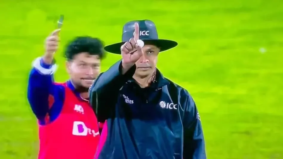  Kuldeep yadav fun with umpireVideo