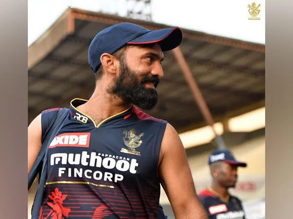  Dinesh Karthik told plan to stop russell-Narine
