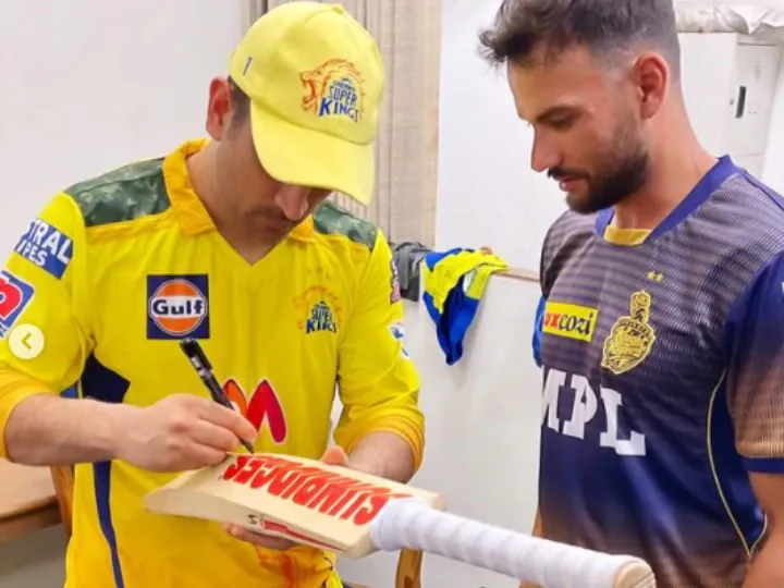 Sheldon Jackson and Dhoni