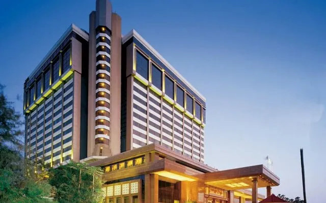 Taj Lands End