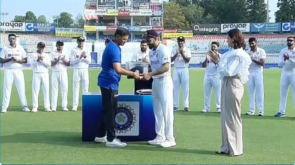virat-kohli-100th-test-honord-by-rahul-dravid-in-ind-vs-sl-mohali-test