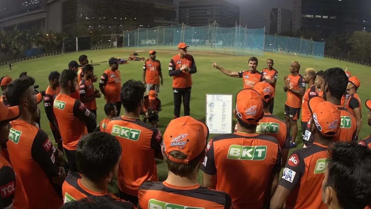 SRH Troll For poor Batting