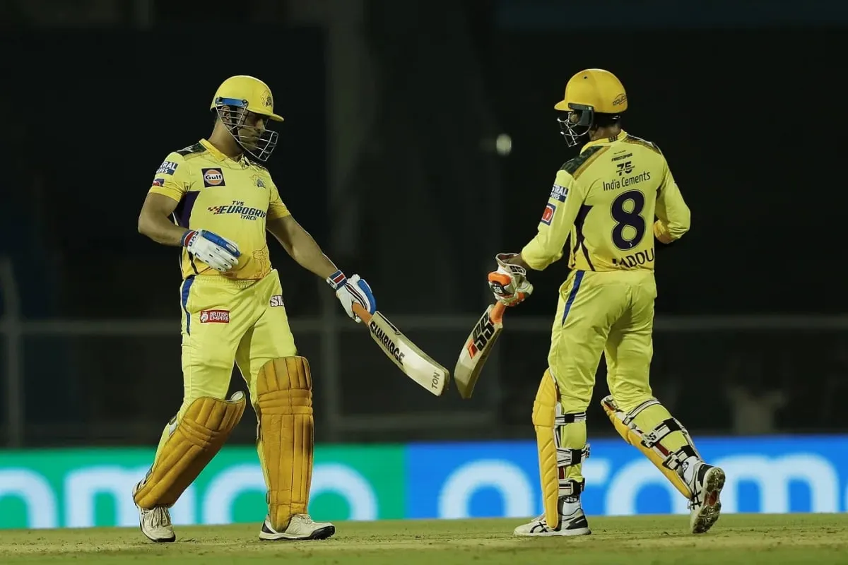 MS Dhoni and Ravindra Jadeja 