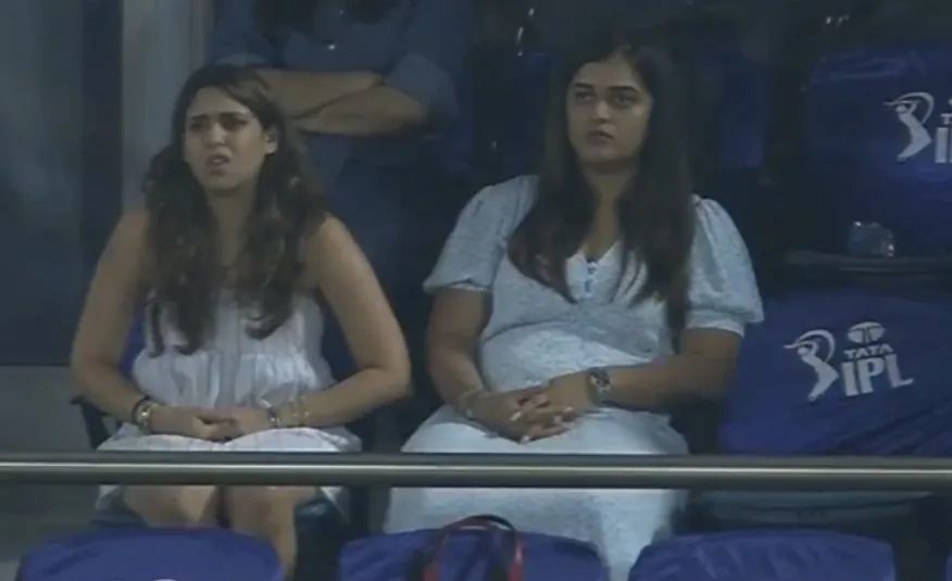 Ritika Sajdeh Reaction on Shahrukh Khan six