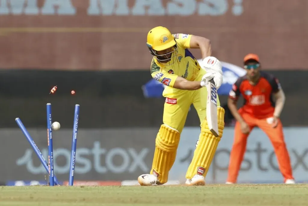 Ruturaj Gaikwad clean bowled Video