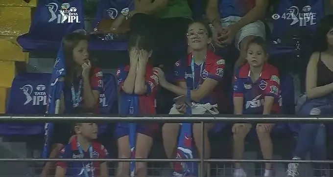  David Warner daughter crying video 