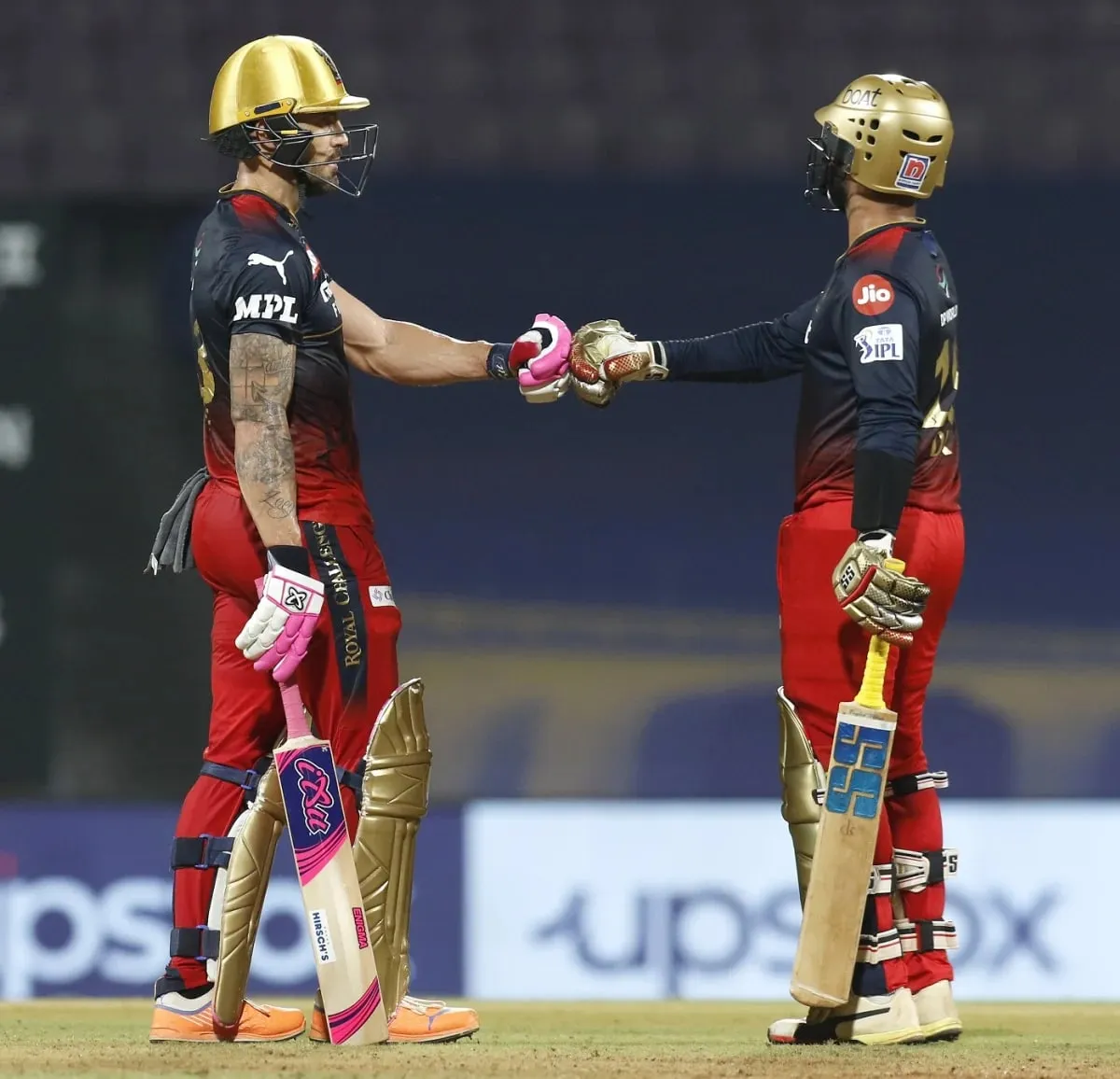 Faf du Plessis and Dinesh Karthik added 49 runs