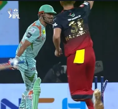 Marcus Stoinis clean bowled by Josh Hazlewood