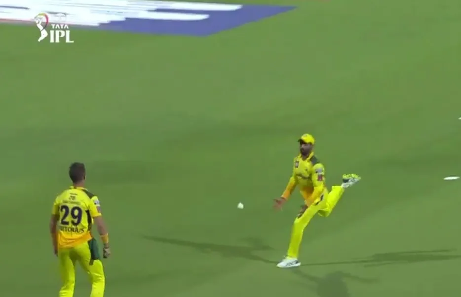 jadeja dropped catch in 2nd over