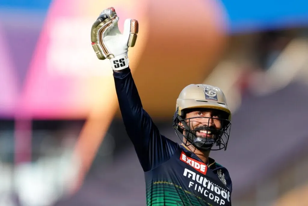 Dinesh Karthik Trend on Twitter after RCB Elimination