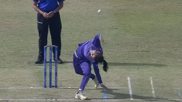 Maya Sonawane Weird Bowling style