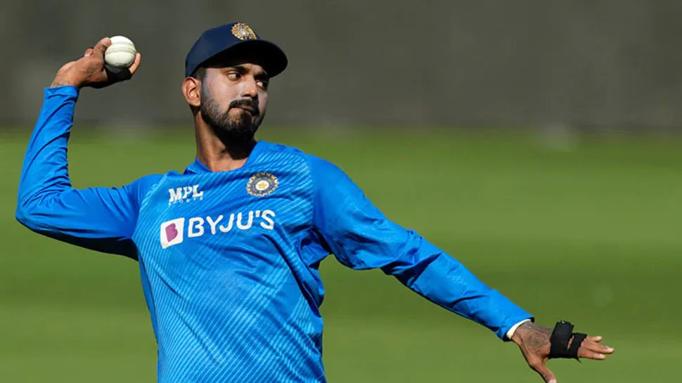  KL Rahul pick bat after surgery