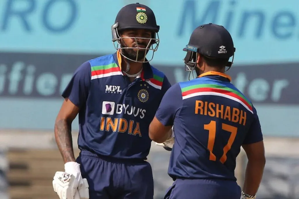Sunil Gavaskar on hardik pandya and rishabh pant batting position