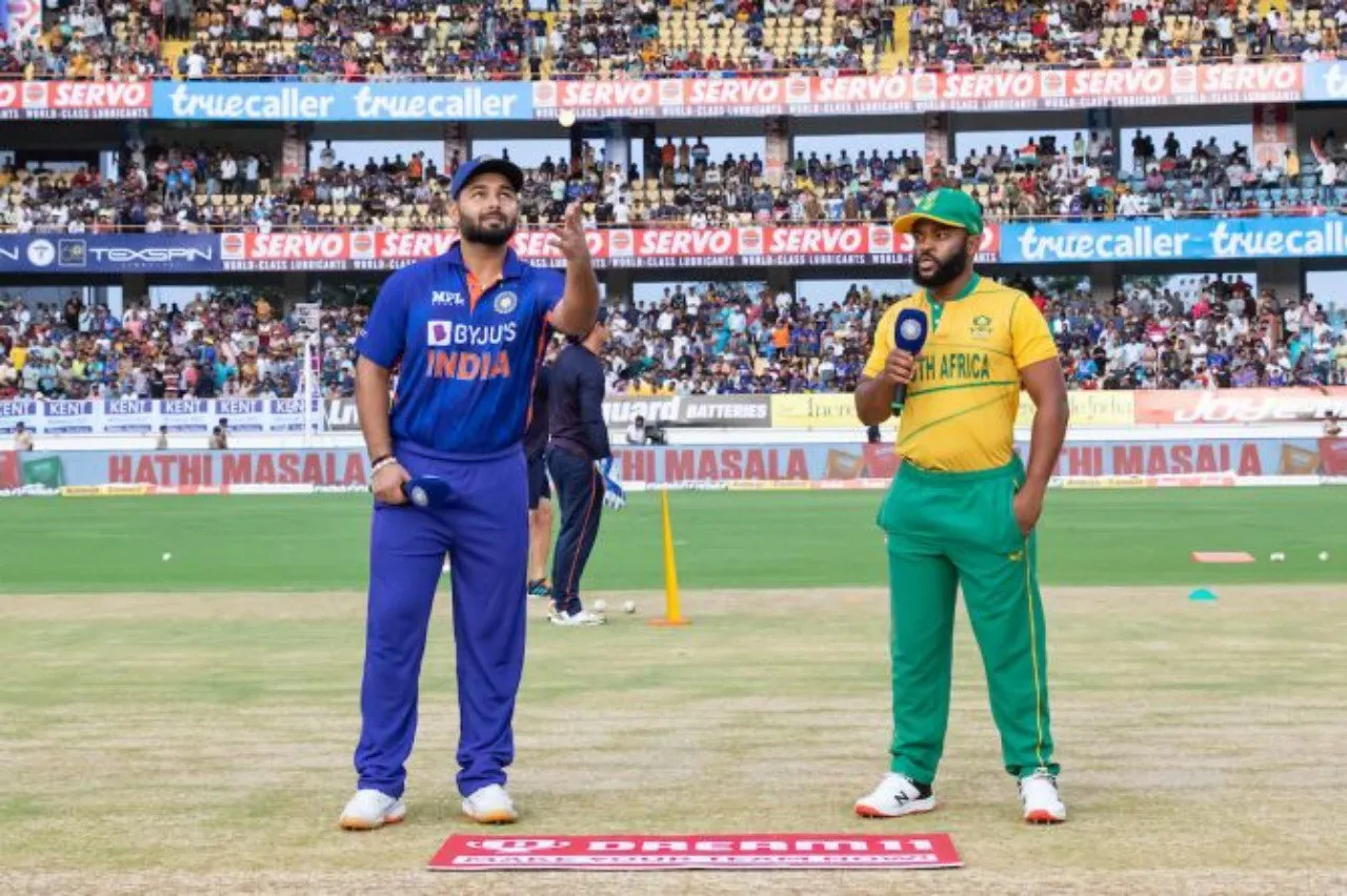 Rishabh Pant toss