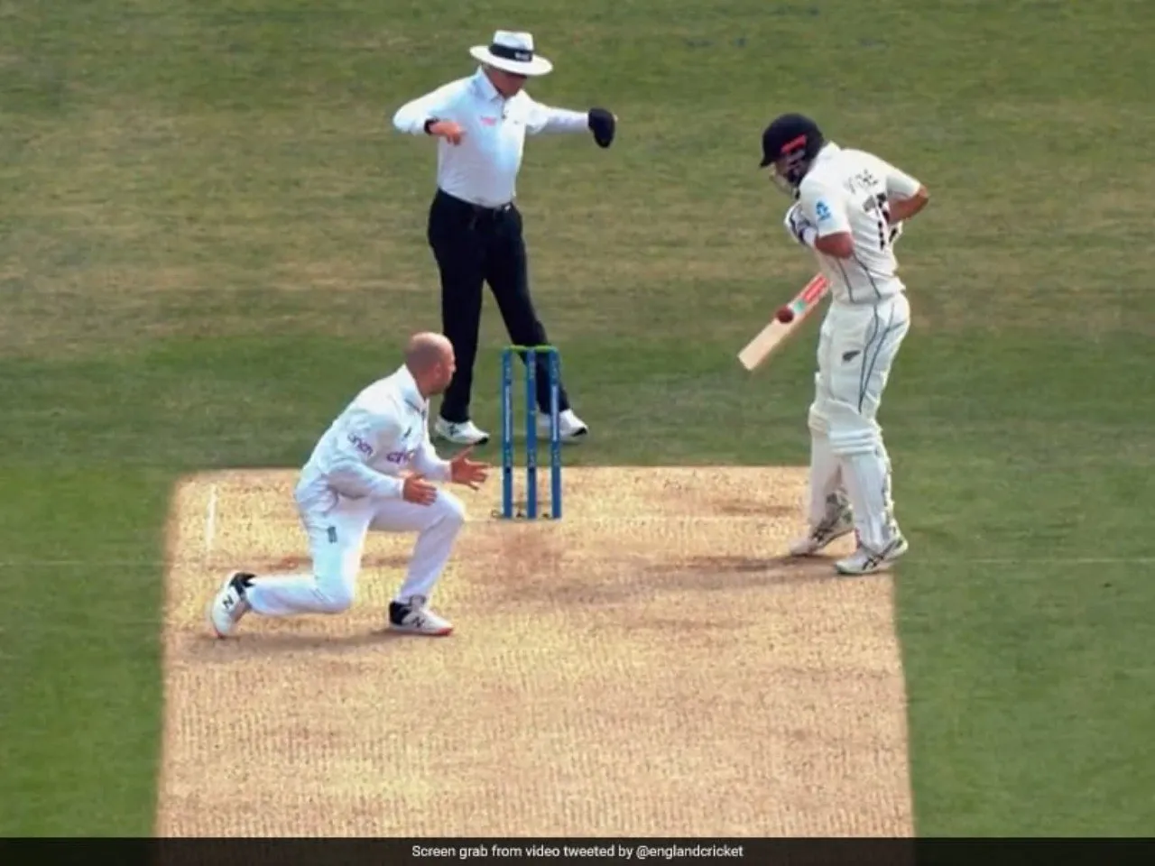  Henry Nicholls Wicket Video