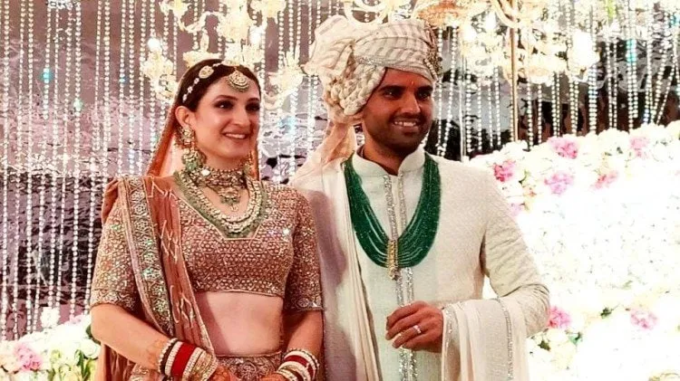 Deepak Chahar brother-in-law and wife Jaya