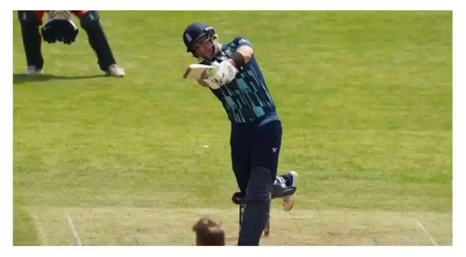Liam Livingstone 32 runs in one over