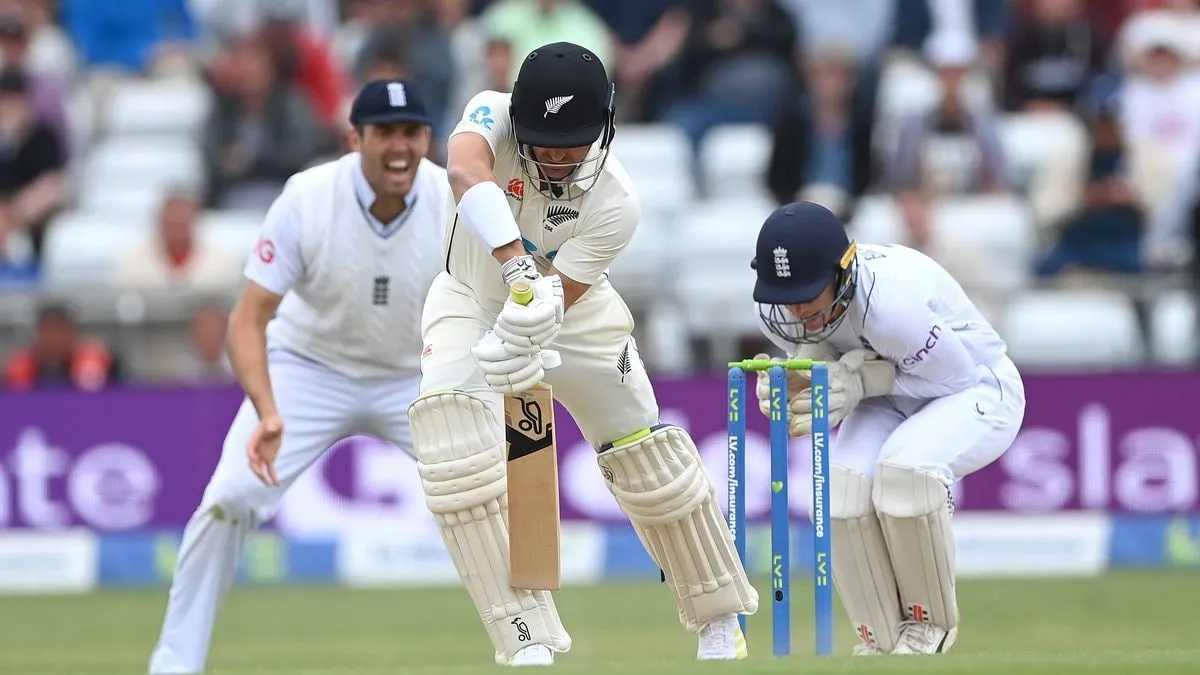  Sam Billings Catch Using His Legs Neil Wagner