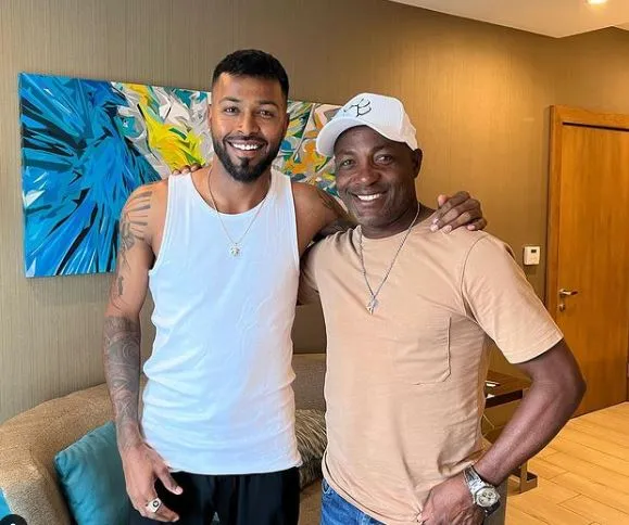  Hardik Pandya meets legend Brian Lara