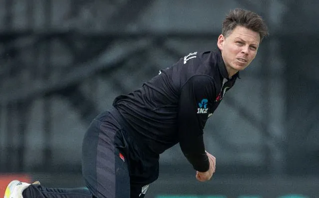  Michael bracewell took hattrick in his 1st over