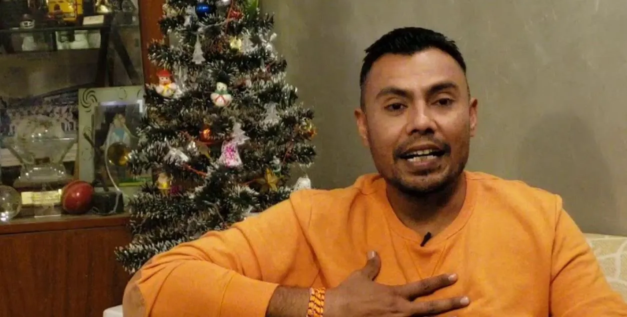  danish kaneria got angry on fan on youtube live