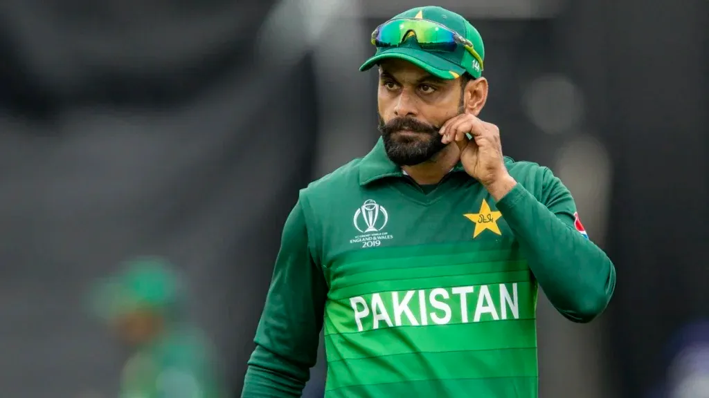 Mohammad Hafeez on Hasan Ali