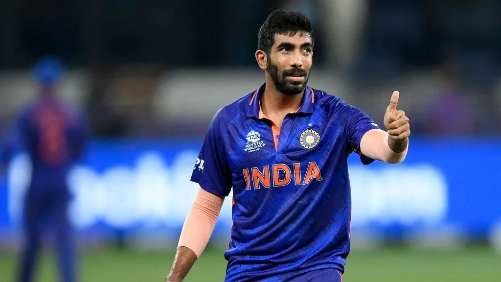 IPL 2023 से पहले मुंबई इंडियंस को बड़ा झटका, जसप्रीत बुमराह इंजरी की वजह से हुए बाहर