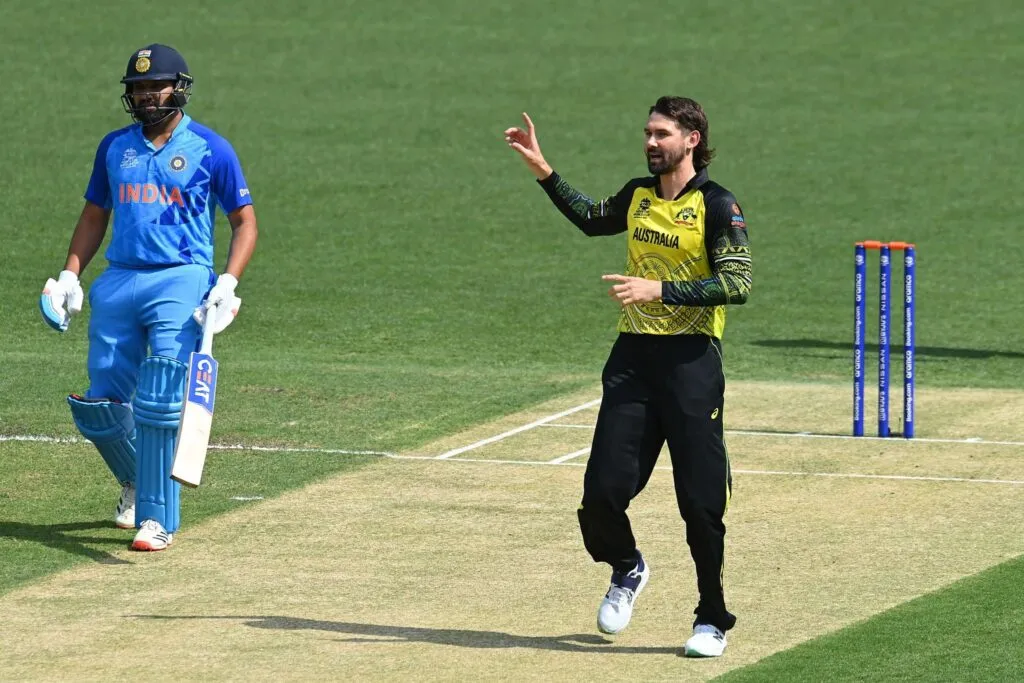 Aaron Finch on Kane Richardson