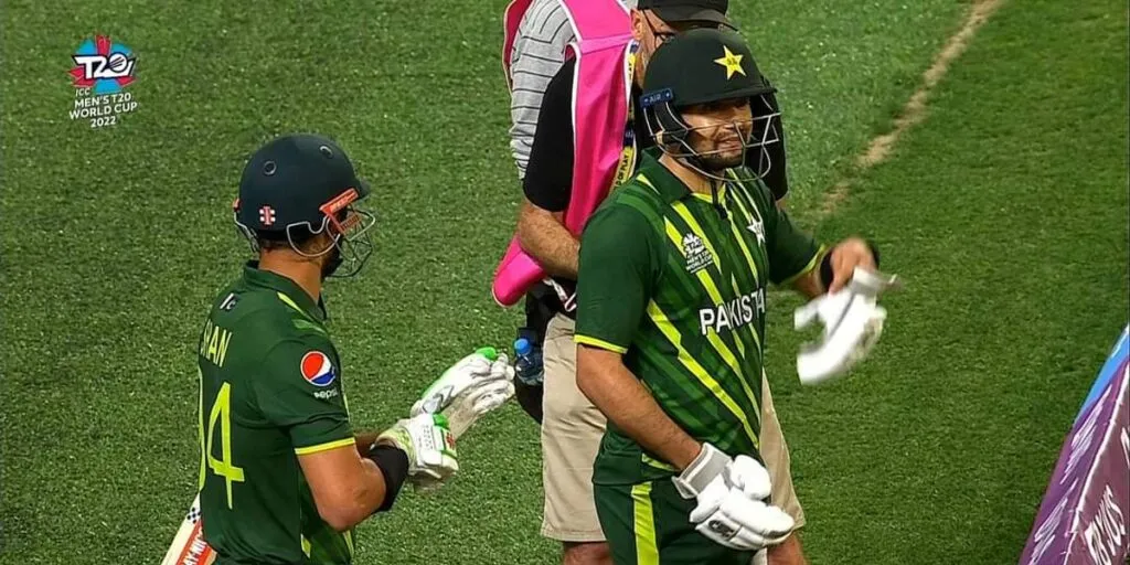 PAK vs ENG: इंग्लैंड ने 6 विकेट से पाकिस्तान को रौंदकर दर्ज की जीत