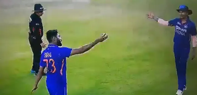 Mohammed Siraj-shikhar dhawan- ind vs sa 1st odi 2022