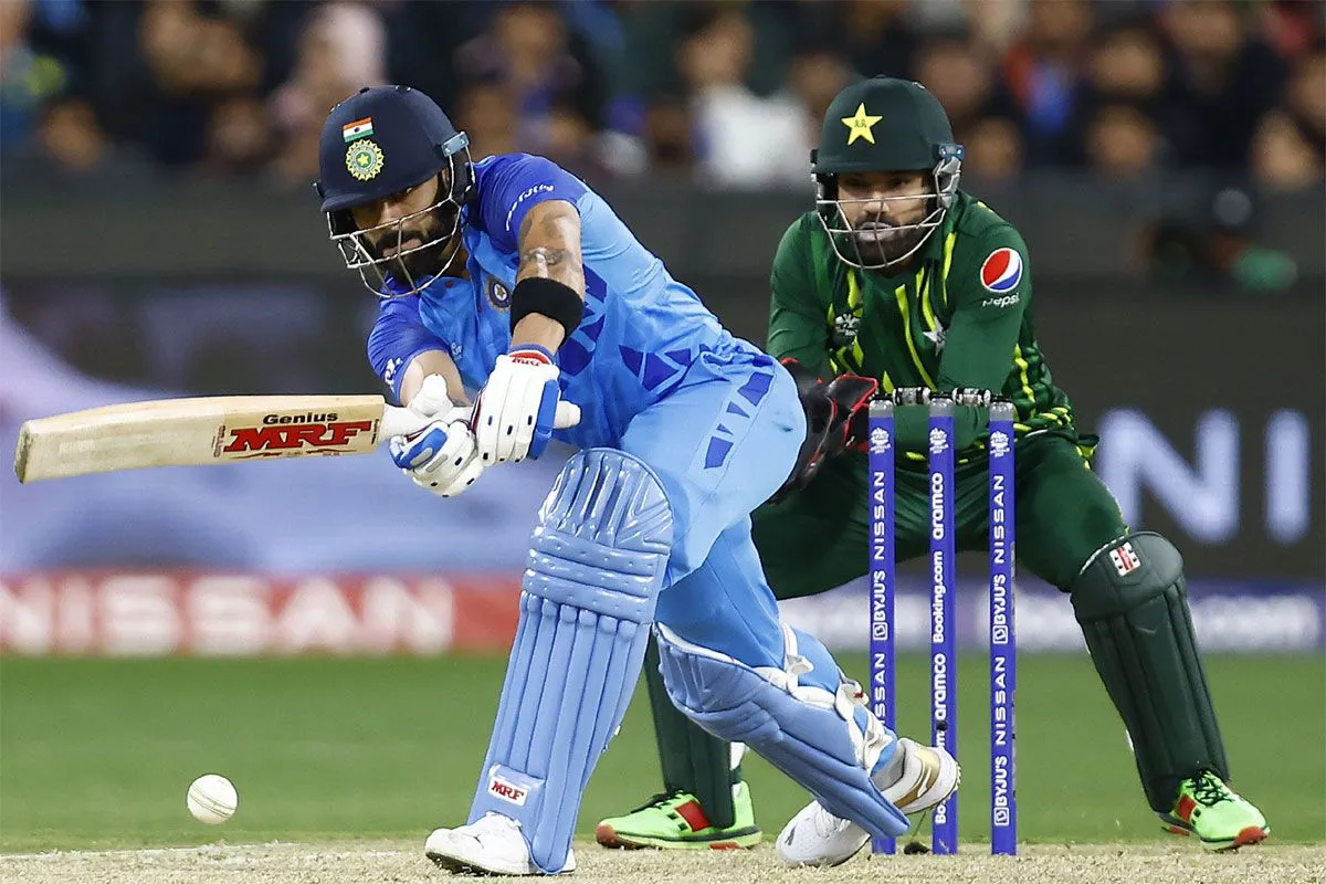 T20 World Cup- India vs Pakistan: किंग की तरह खेले विराट कोहली, मुश्किल में फंसी टीम इंडिया को दिलाई जीत