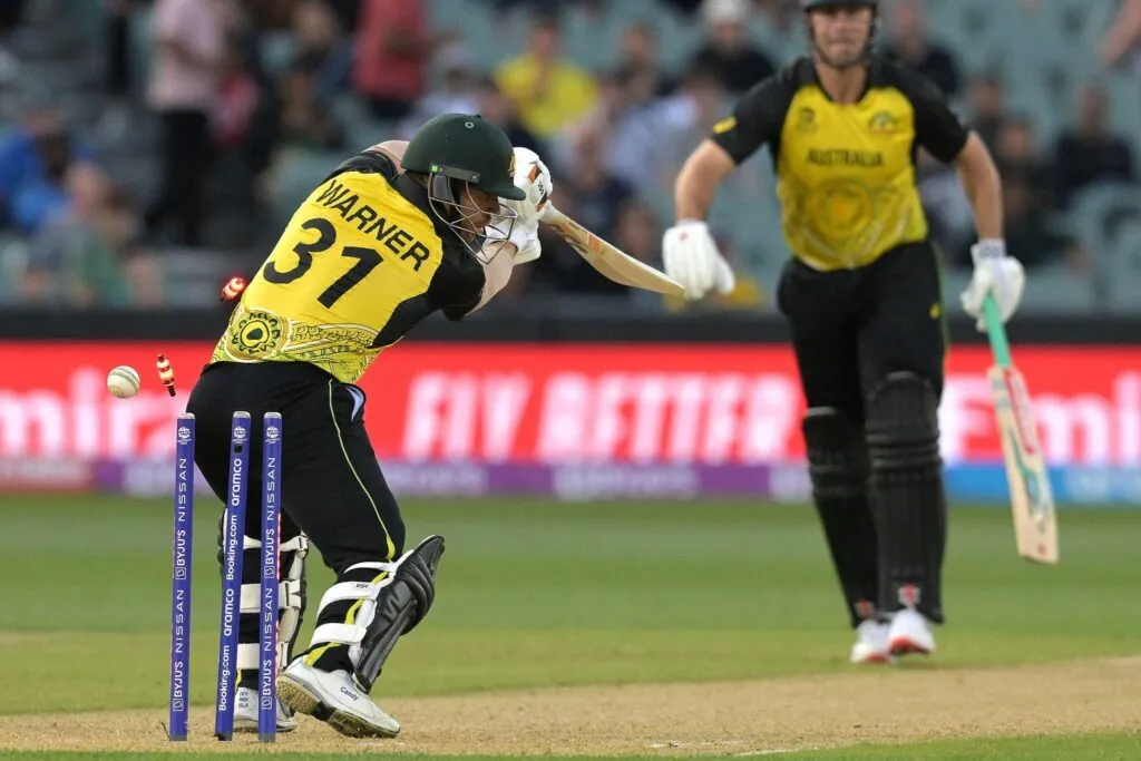 David Warner bowled-vs afghanistan-icc t20 wc 2022