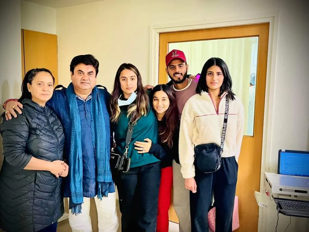 Rishabh Pant Family
