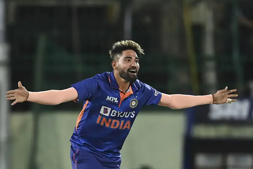 पूर्व कोच ने बताया कि Virat Kohli की तरह बनना चाहते थे सिराज