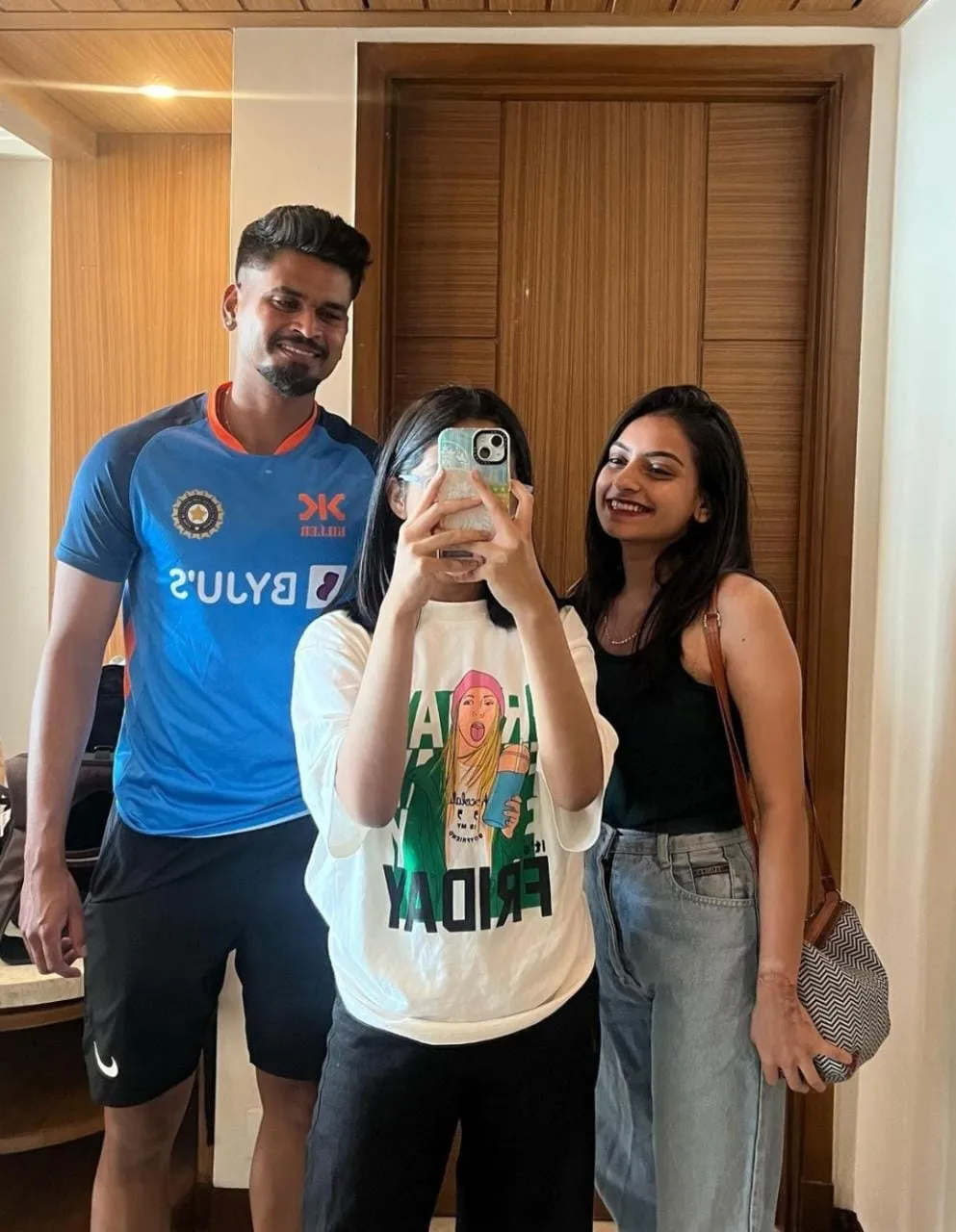 Shreyas Iyer के होटल में दो लड़कियों की चुपके से एंट्री, तस्वीरें सोशल मीडिया पर वायरल, इंदौर के होटल में मिलने गईं थीं