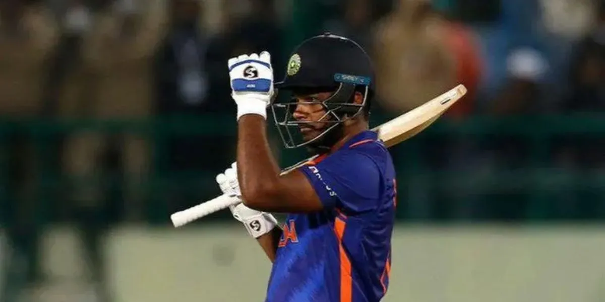 BCCI द्वारा लगातार नजरअंदाज किए जाने की वजह से सैमसन से जुनियर क्रिकेटर उनसे आगे बढ़ गए