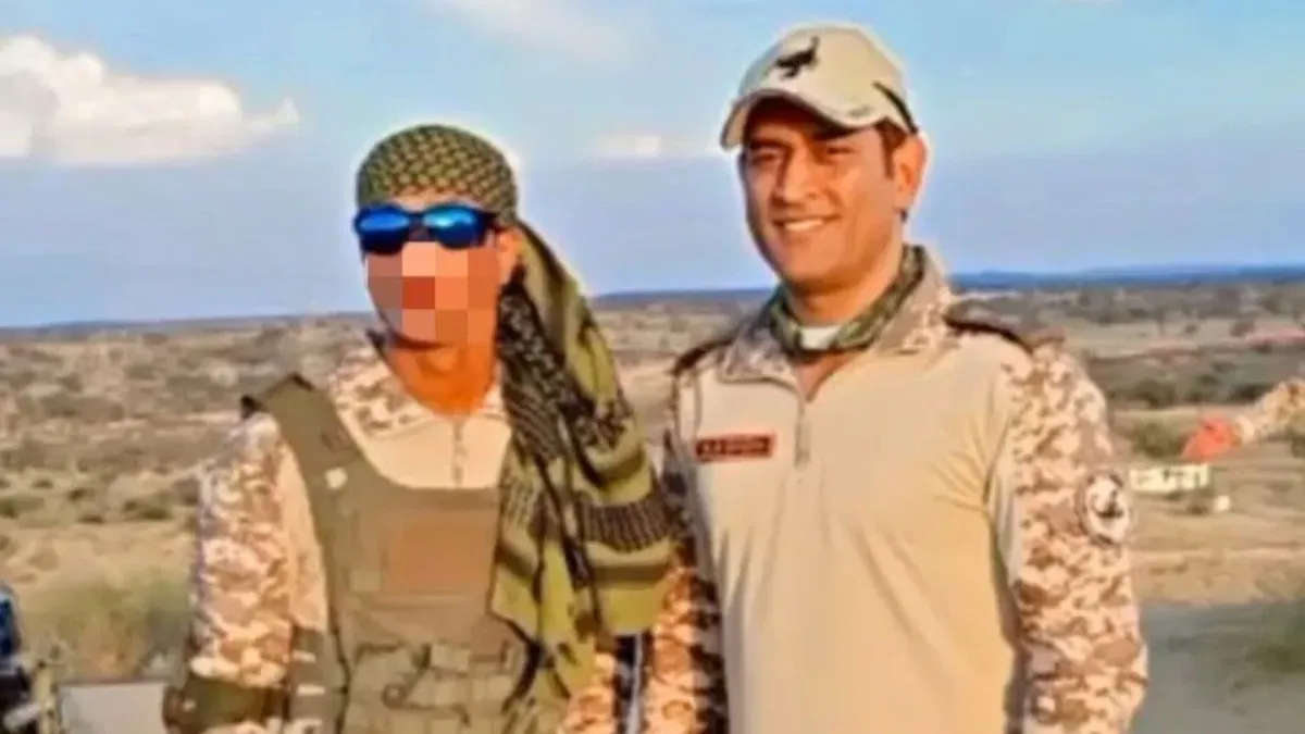 दूसरी ज़िम्मेदारी निभाने आर्मी कैंप पहुंचे MS Dhoni