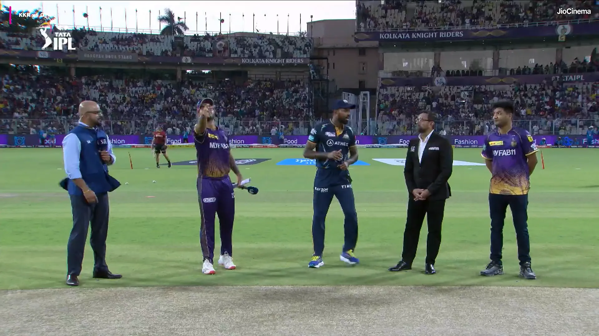 GT vs KKR: टॉस जीतकर गुजरात ने पहले गेंदबाजी का किया फैसला