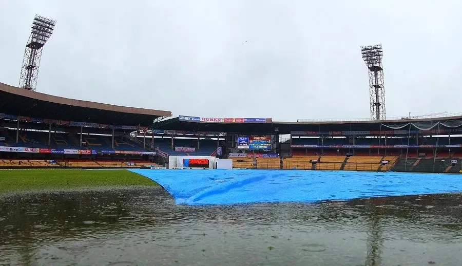 Bengaluru Weather Report: Rain lashes out in Chinnaswamy Stadium, RCB vs GT IPL 2023 clash doubtful, Follow LIVE