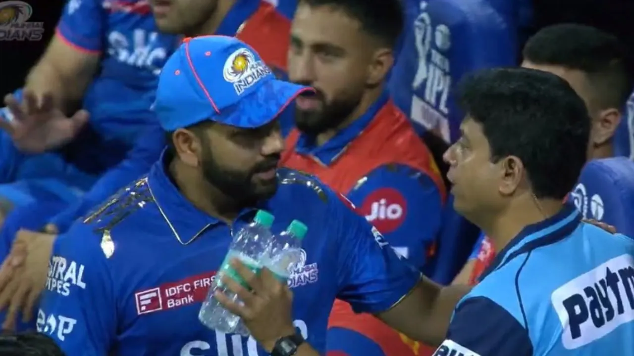 WATCH: 3 गेंद-3 छक्के..राजस्थान के खिलाफ फिक्सिंग कर रोहित शर्मा ने जीता मैच, अंपायर ने उठाई ऊँगली तो करने लगे मना 1