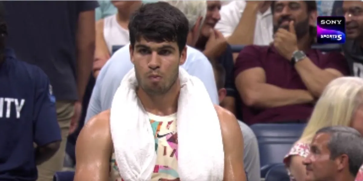 MS Dhoni watching U S Open