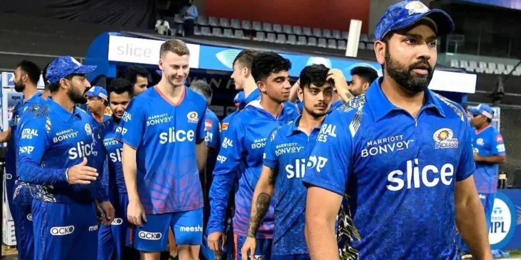 IPL 2024 के पहले Mumbai Indians में बड़ा बदलाव, 150 KMPH की रफ्तार वाले दिग्गज ने छोड़ा फ्रेंचाइजी का साथ