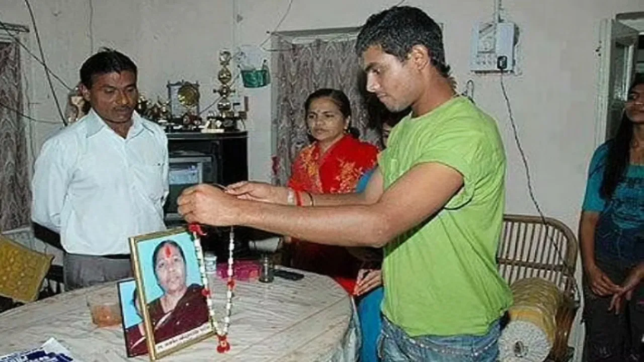 Ravindra Jadeja's Mother