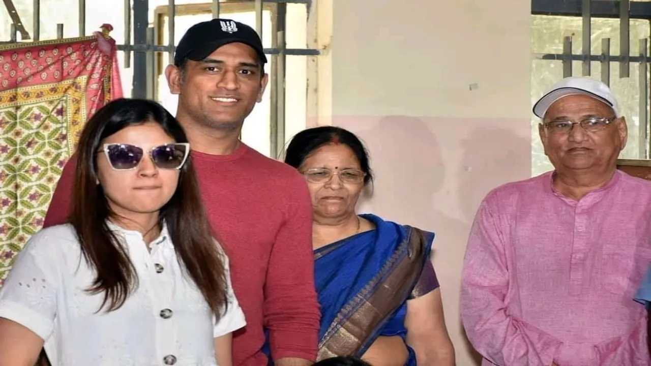 MS Dhoni Family