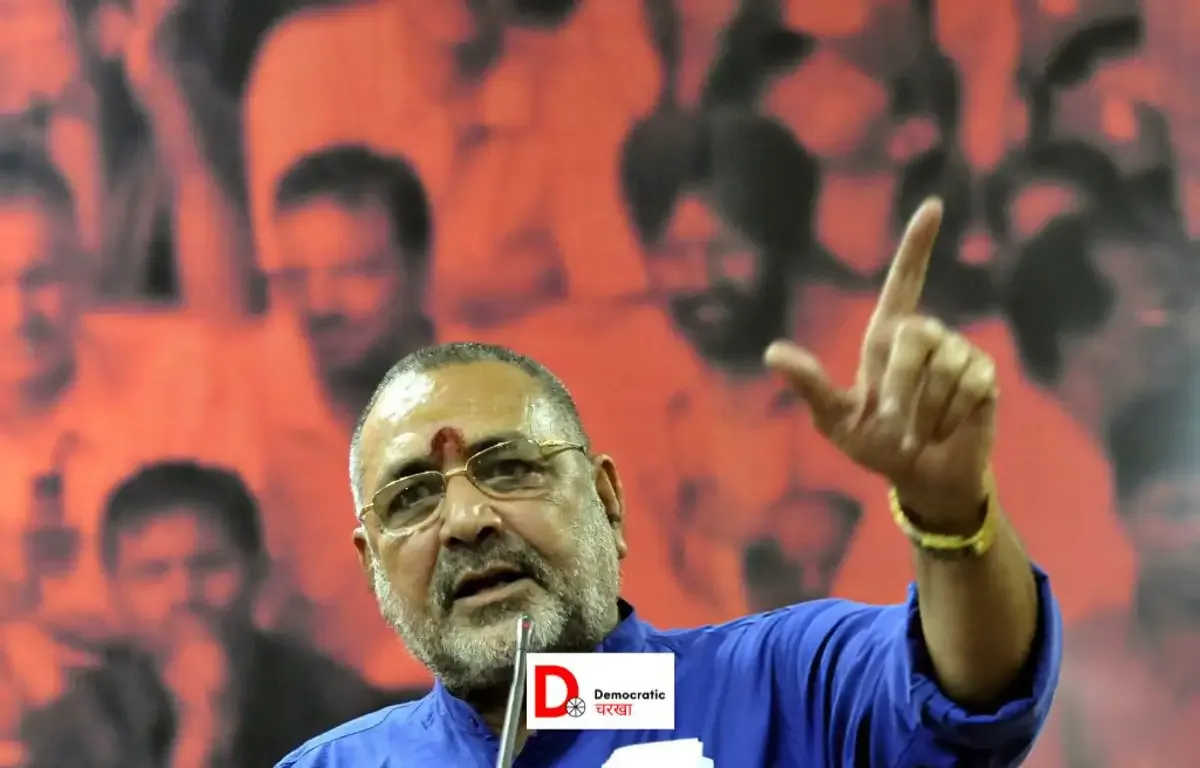 भाषण के दौरान गिरिराज सिंह